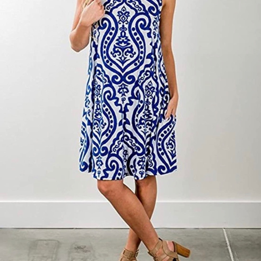 Cute tank summer dress with pockets!